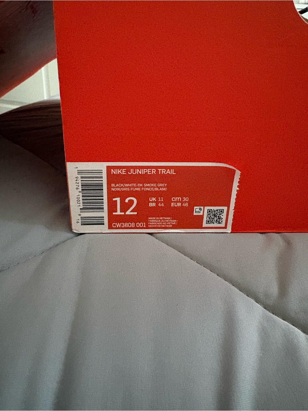 Nike Men’s Black and White Trail Sneakers - Picture 7 of 7